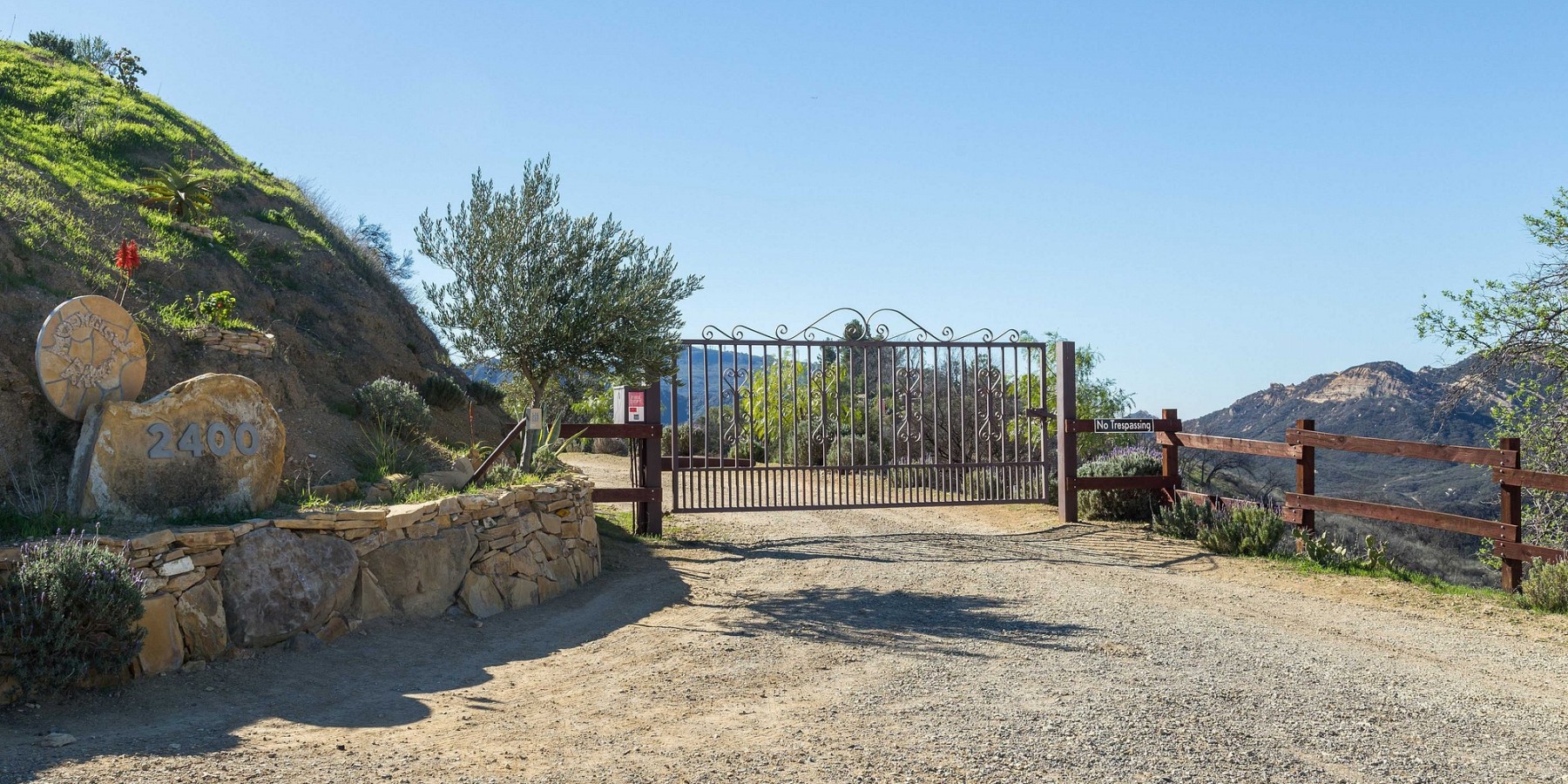 2400 SUMMIT TO SUMMIT MOTORWAY, Topanga, CA 90290